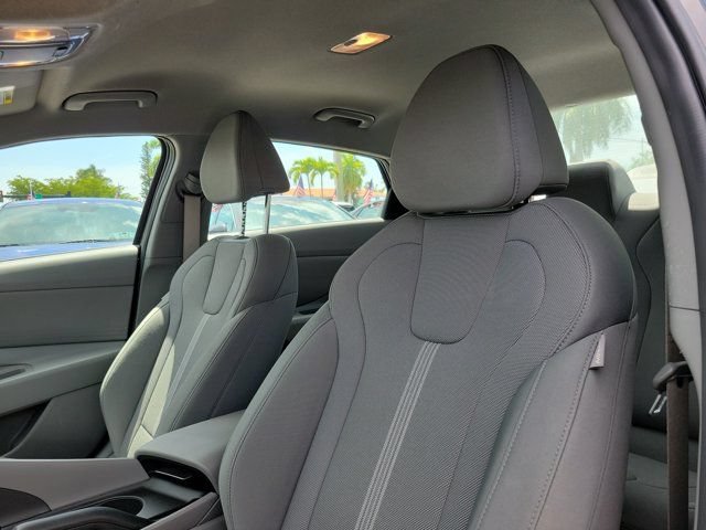 Certified 2025 Hyundai Elantra SE FWD image 18