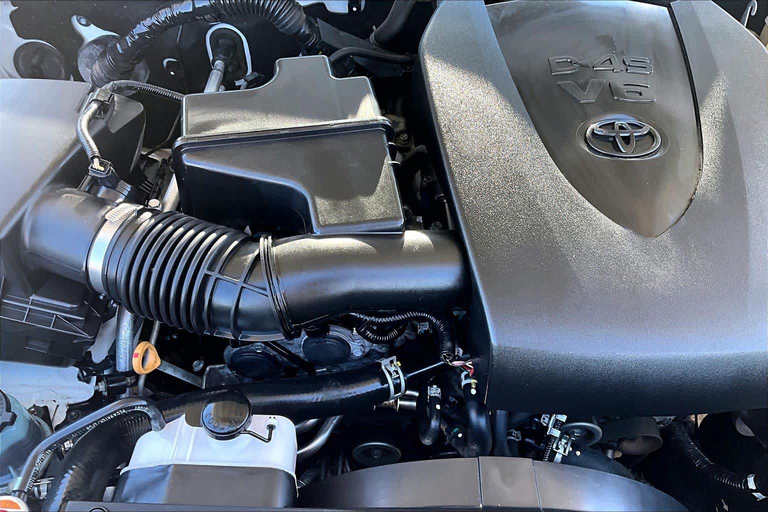 Certified 2019 Toyota Tacoma TRD Off-Road AWD/4WD image 32