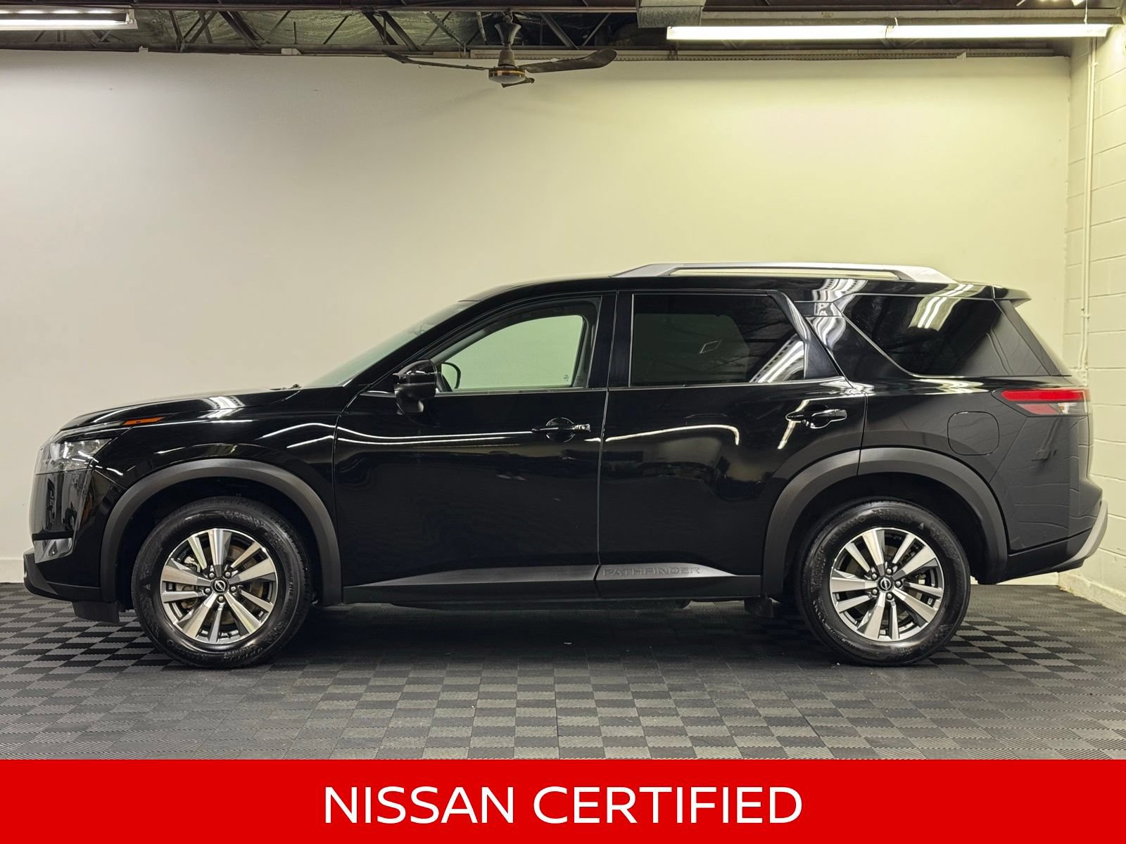 Certified 2025 Nissan Pathfinder SL AWD/4WD image 4