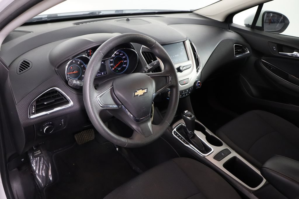 Used 2017 Chevrolet Cruze LS FWD image 22