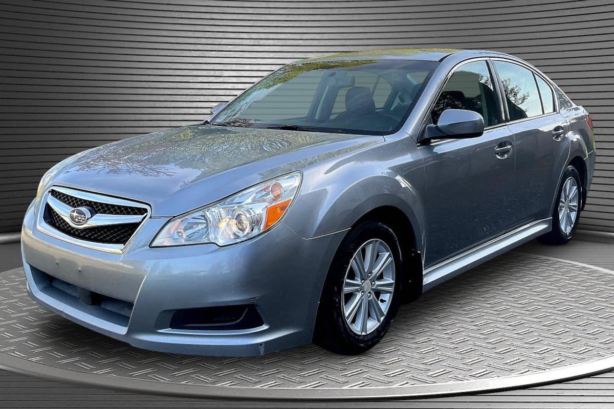 Used 2010 Subaru Legacy 2.5i Premium AWD/4WD image 3