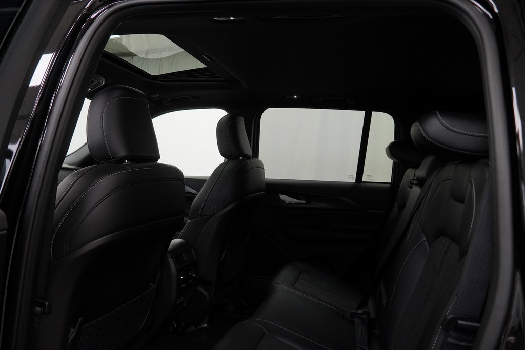 New 2025 Jeep Grand Cherokee Laredo image 18