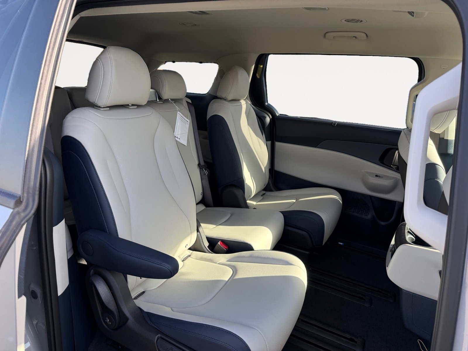 New 2026 Kia Carnival EX image 18