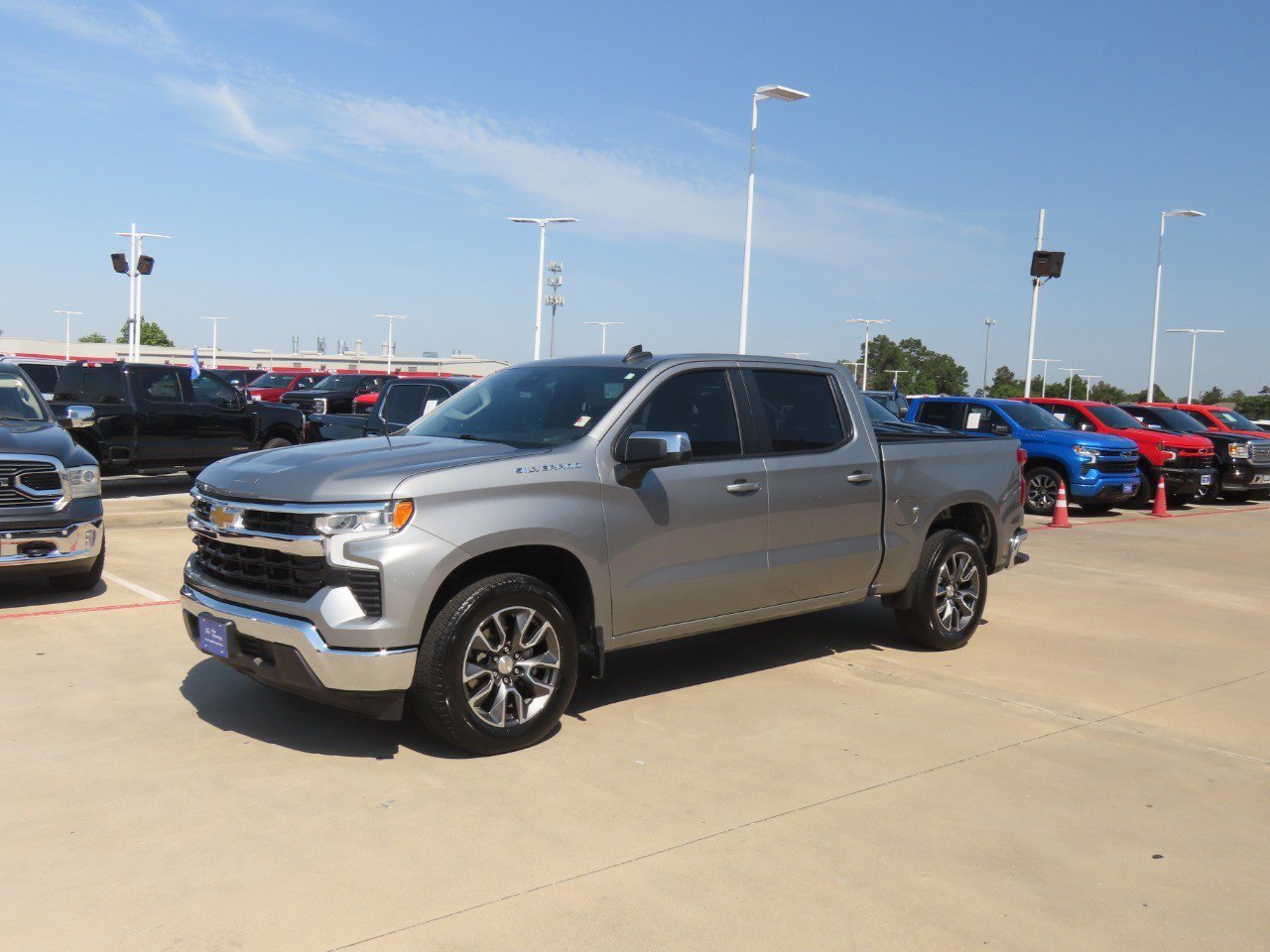 Used 2024 Chevrolet Silverado 1500 LT RWD image 2