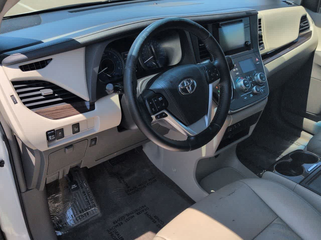 Used 2015 Toyota Sienna XLE FWD video 2