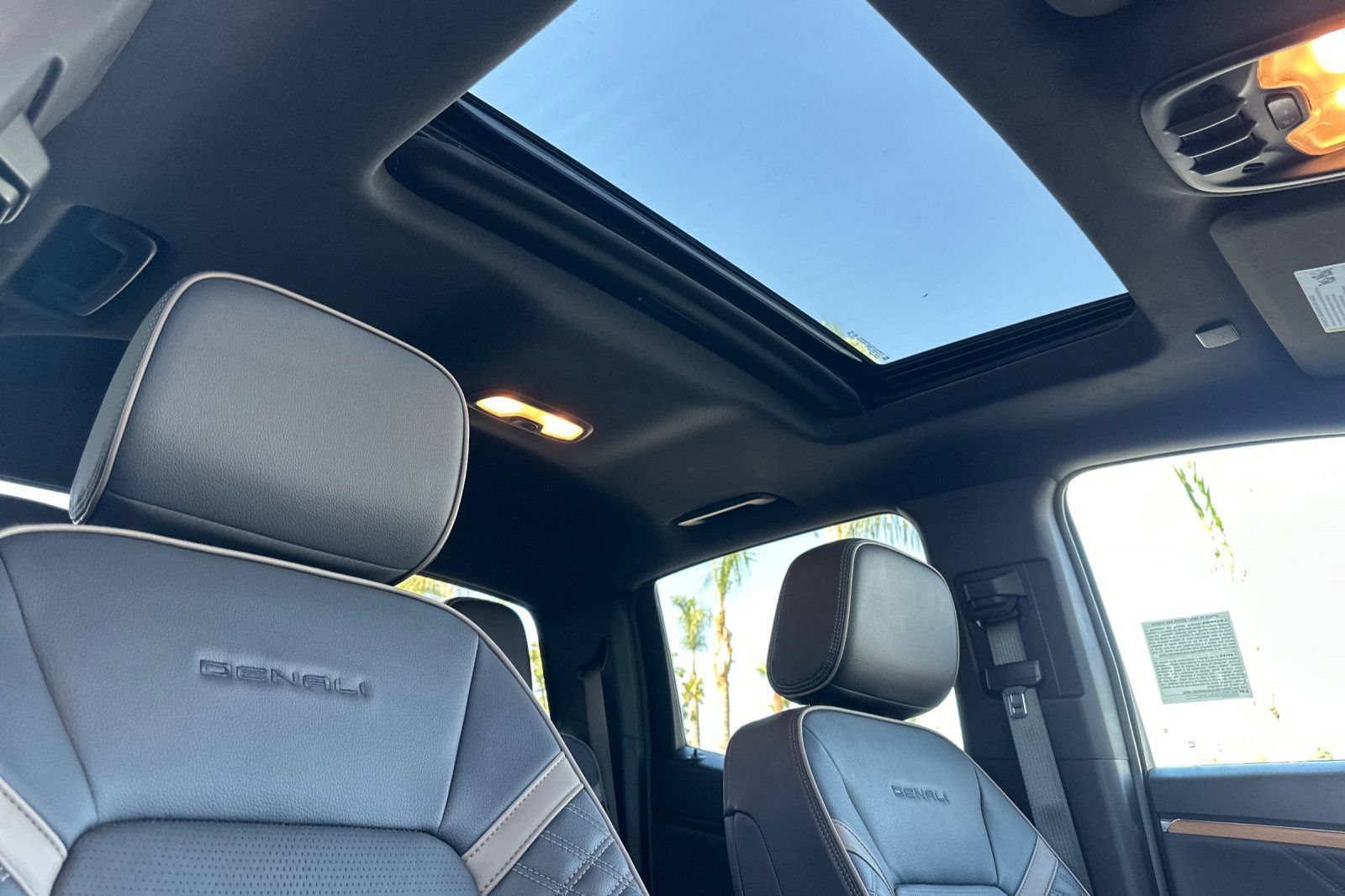 Certified 2024 GMC Canyon Denali w/ LPO, Denali Black Edition AWD/4WD image 17
