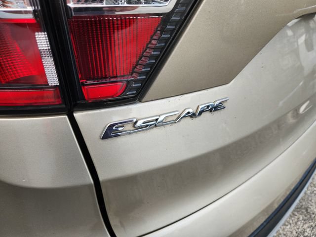 Used 2018 Ford Escape SE w/ SE Sync 3 Package FWD image 9