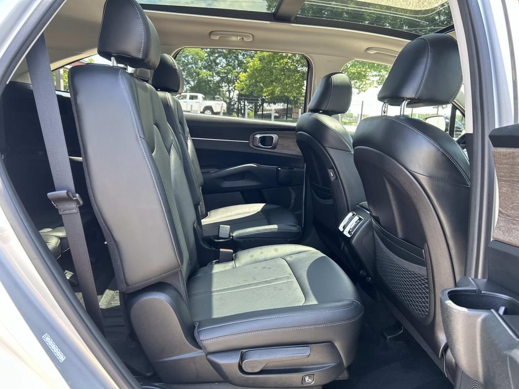 Used 2021 Kia Sorento EX w/ Panoramic Sunroof Package AWD/4WD image 17