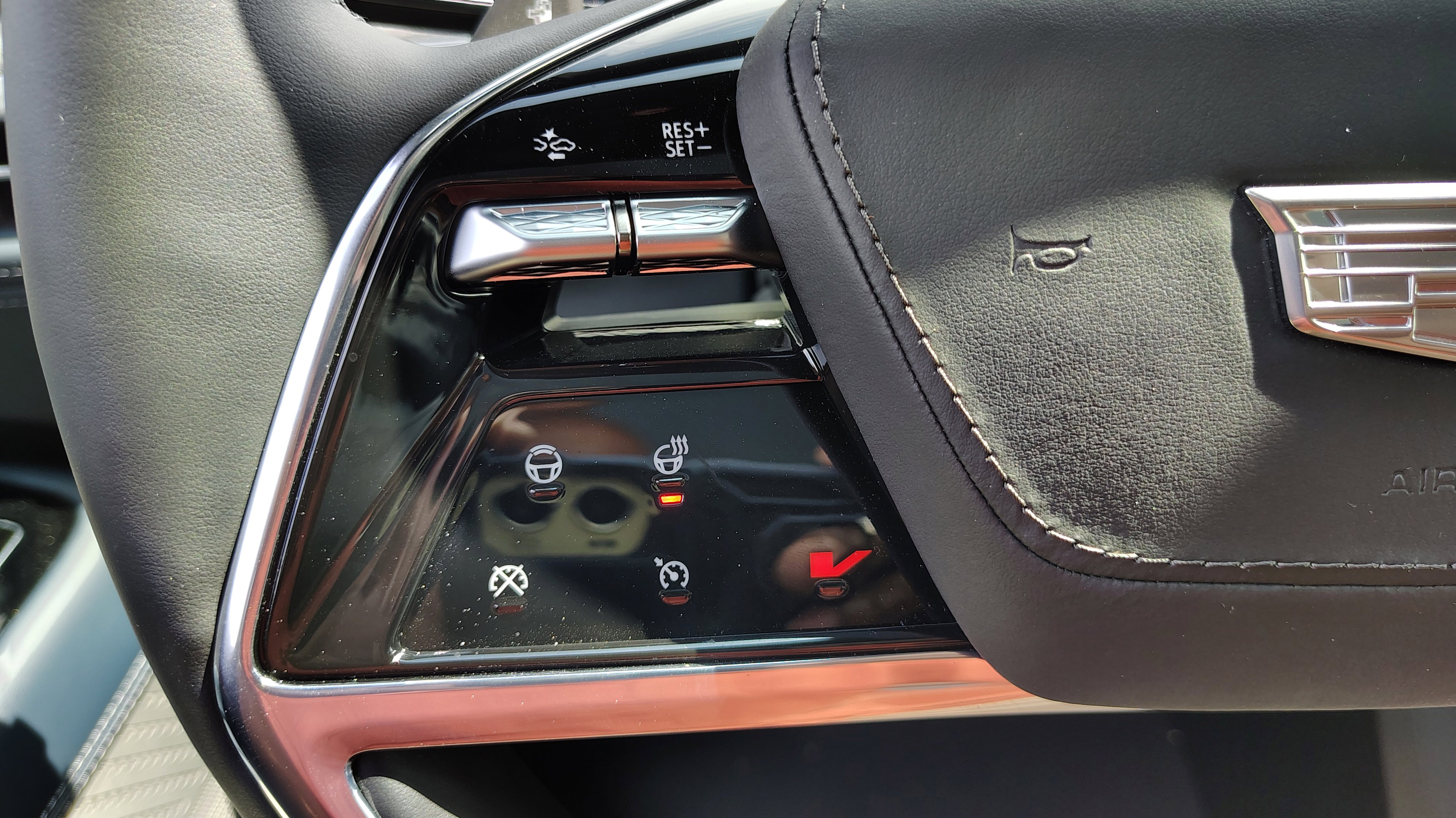 New 2025 Cadillac Escalade IQ Luxury 2 image 17