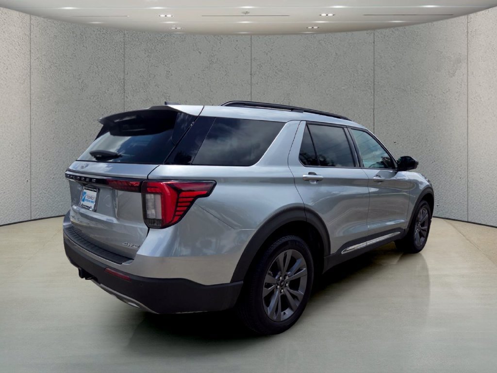 Used 2025 Ford Explorer Active w/ Active Comfort Package AWD/4WD image 5