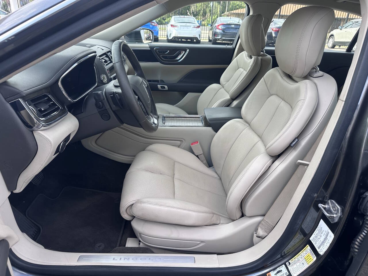 Used 2018 Lincoln Continental Select w/ Continental Climate Package FWD image 12