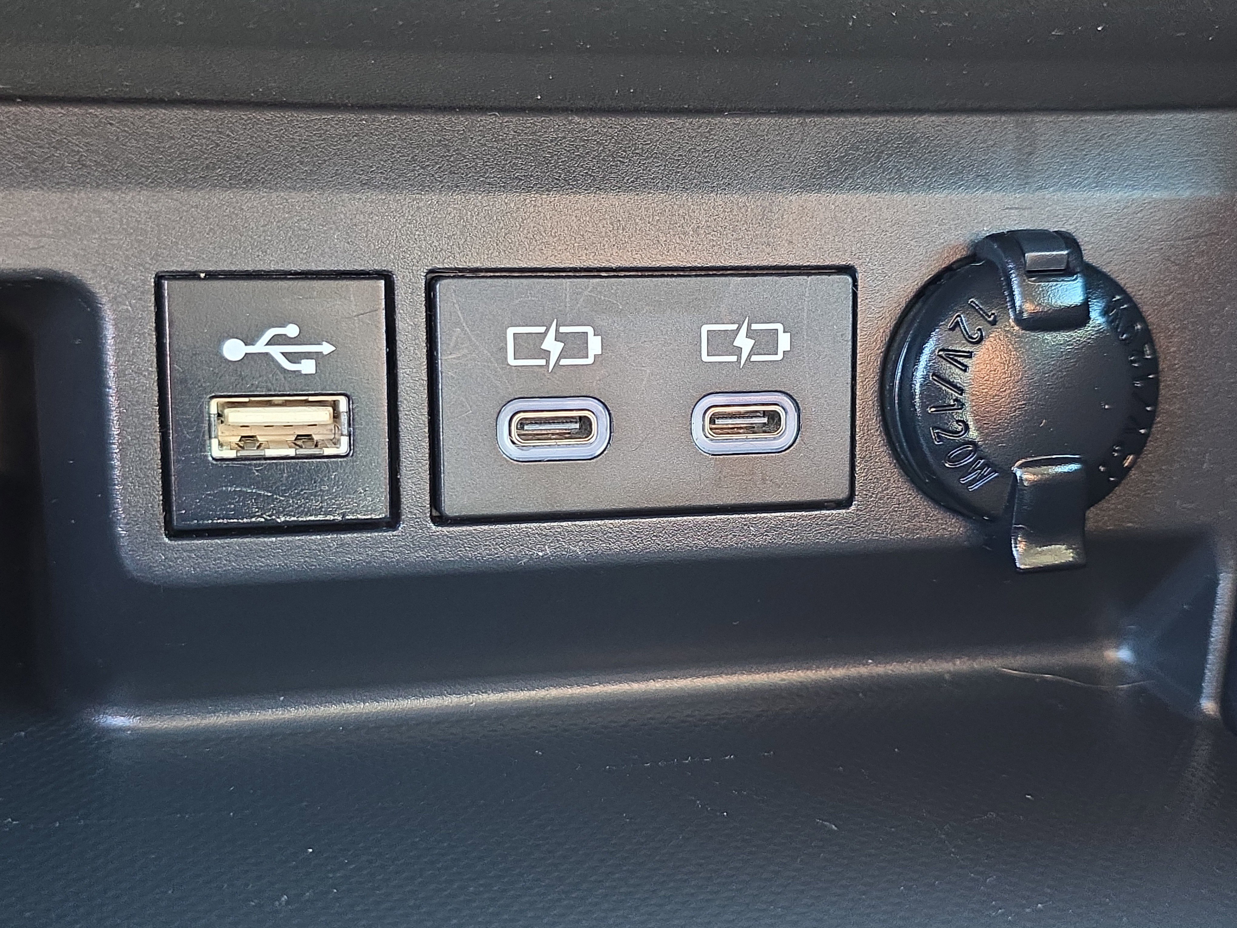 Used 2024 Toyota Highlander LE FWD image 34