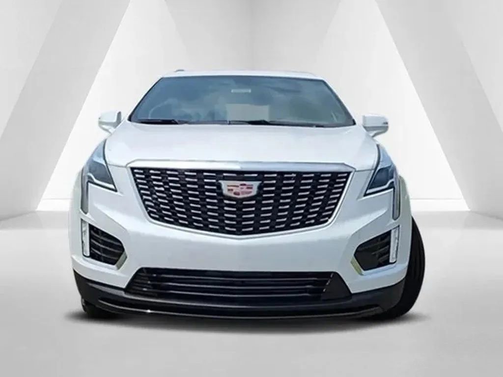 New 2024 Cadillac XT5 Luxury image 2