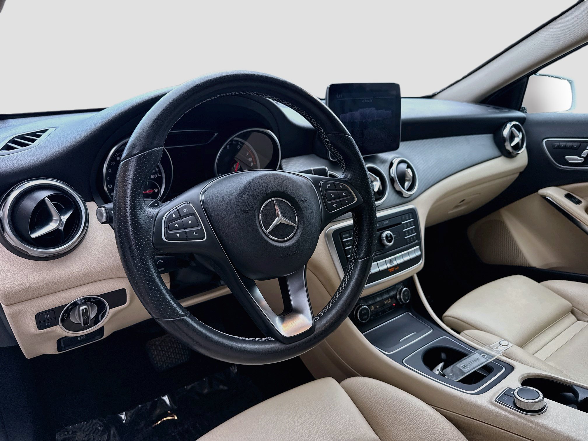 Used 2020 Mercedes-Benz GLA 250 4MATIC w/ Premium Package image 9