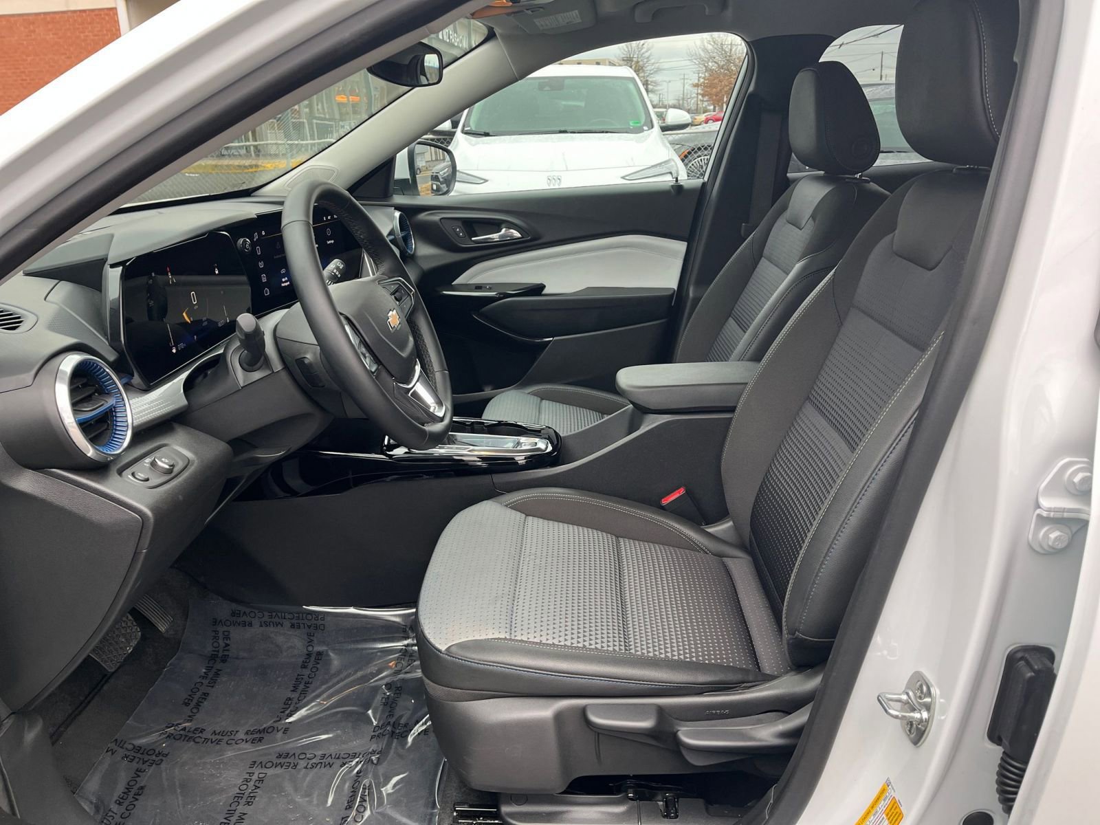 Used 2025 Chevrolet Trax LT w/ LT Convenience Package image 25