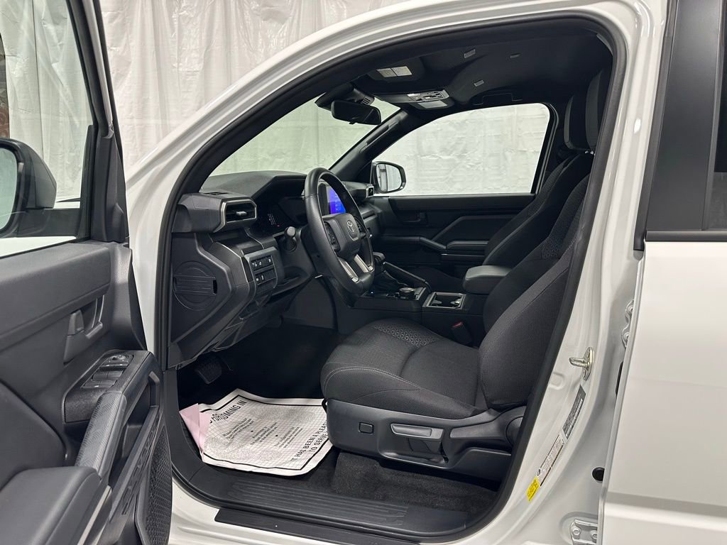 Used 2025 Toyota 4Runner SR5 AWD/4WD image 10