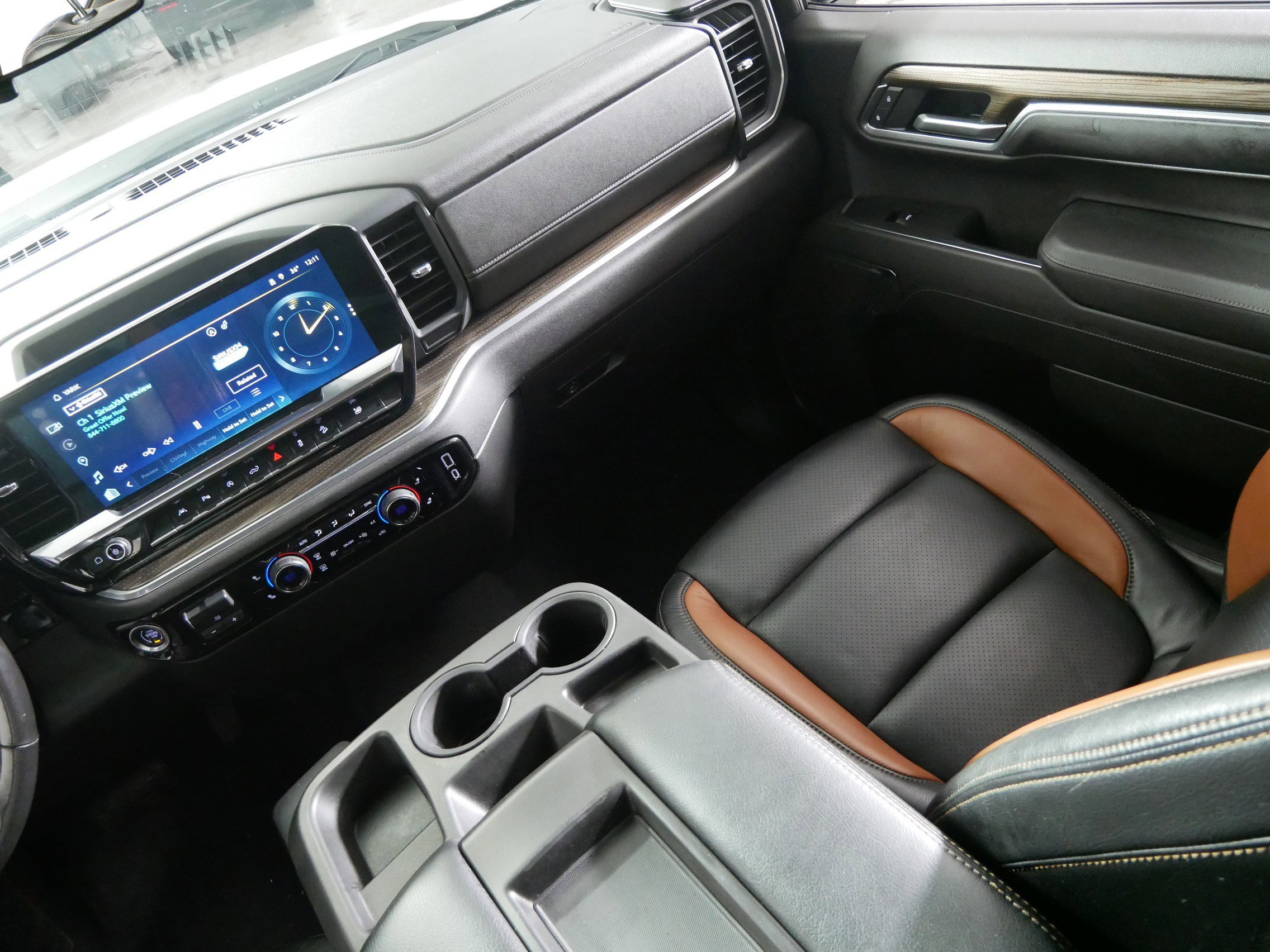 Used 2022 Chevrolet Silverado 1500 LT w/ Z71 Off-Road Package image 11