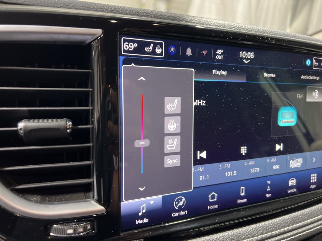 Used 2024 Chrysler Pacifica Limited image 37