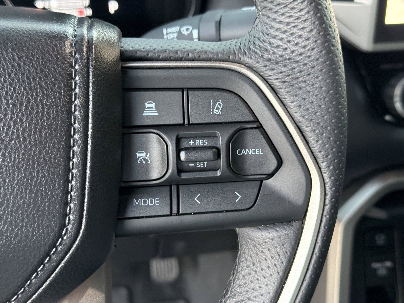 Used 2025 Toyota Tundra Limited AWD/4WD image 25