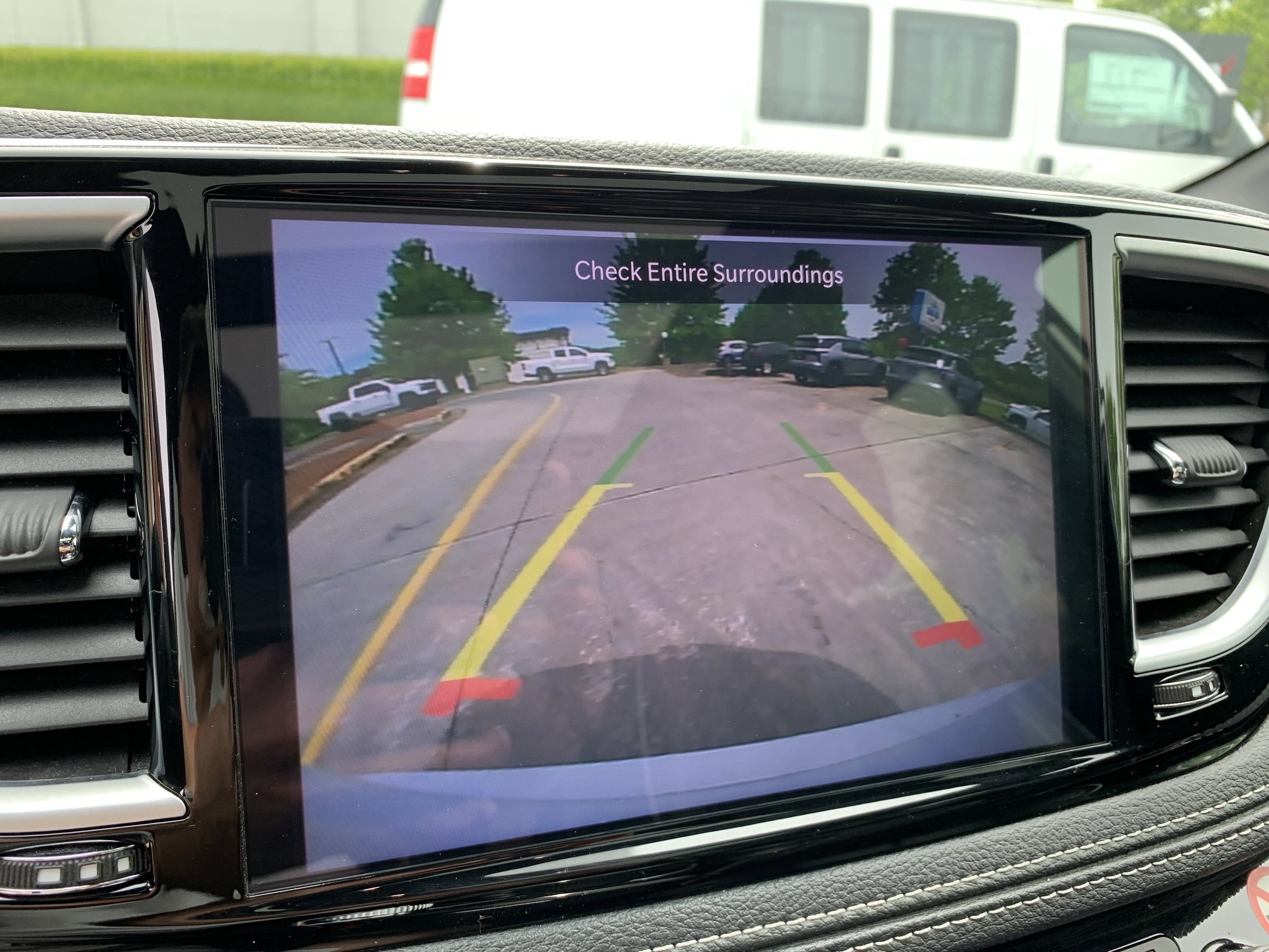Used 2025 Chrysler Pacifica Limited FWD image 25