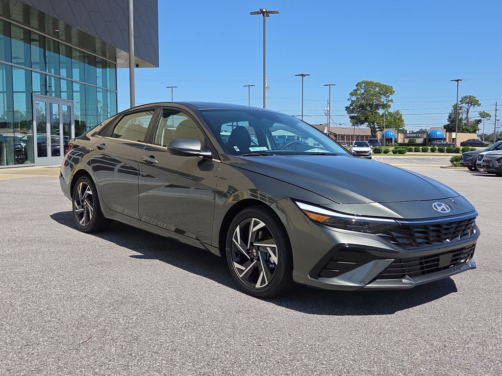 New 2026 Hyundai Elantra Limited FWD image 2