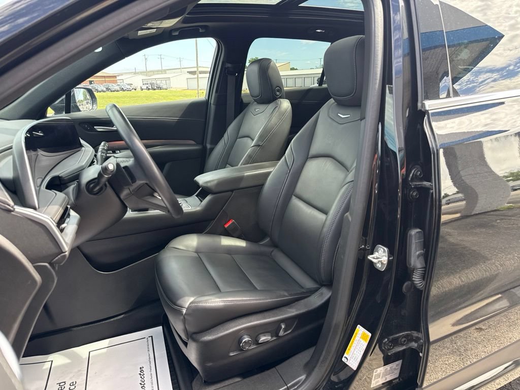 Used 2024 Cadillac XT4 Premium Luxury w/ Cold Weather Package AWD/4WD image 12