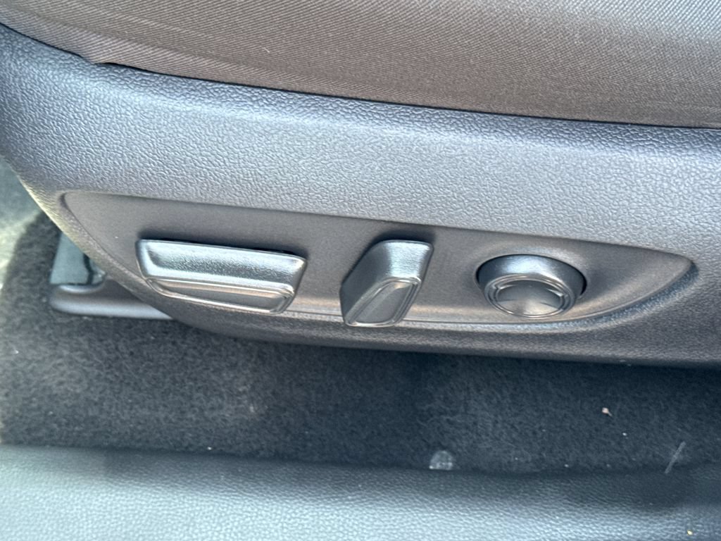 Used 2025 Toyota RAV4 XLE AWD/4WD image 49