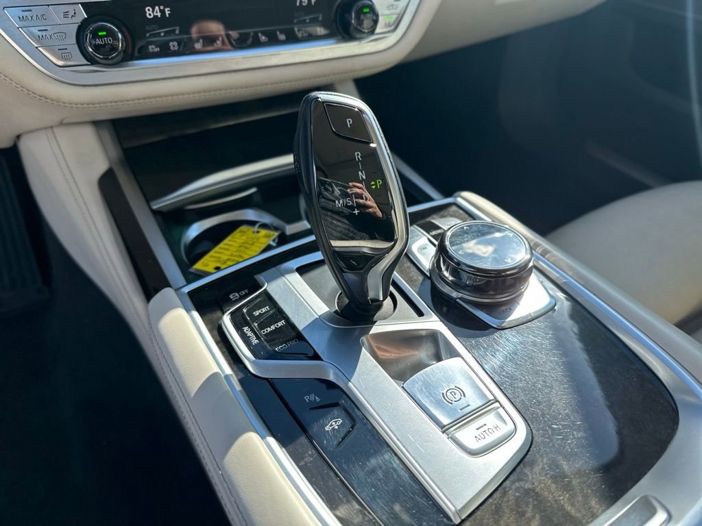 Used 2018 BMW 750i xDrive image 33