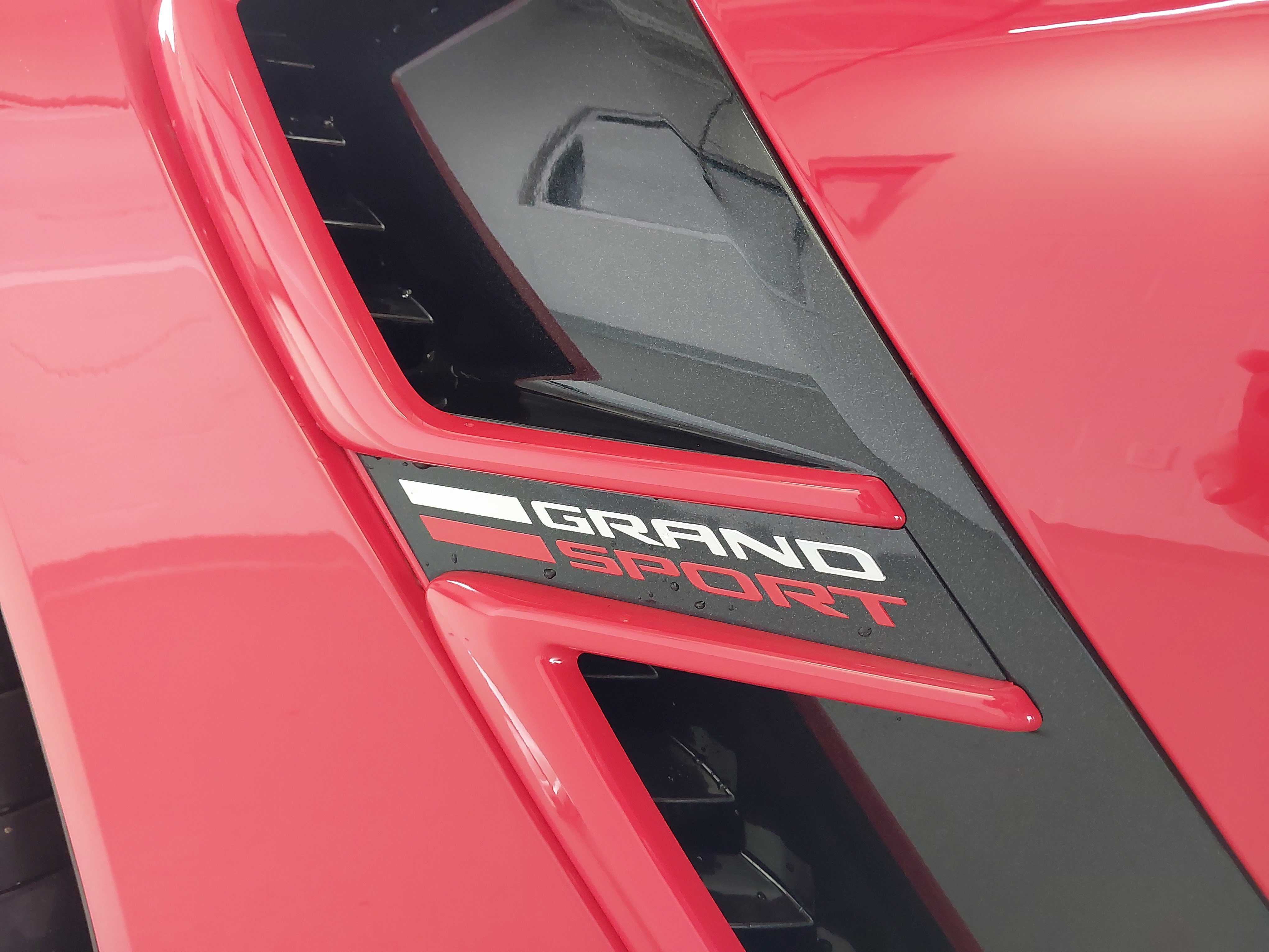 Used 2019 Chevrolet Corvette Grand Sport w/ Carbon Flash Badge Package image 32