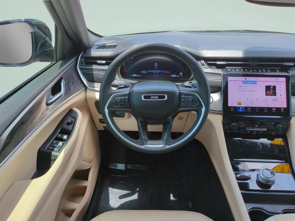 Used 2023 Jeep Grand Cherokee Limited AWD/4WD image 13