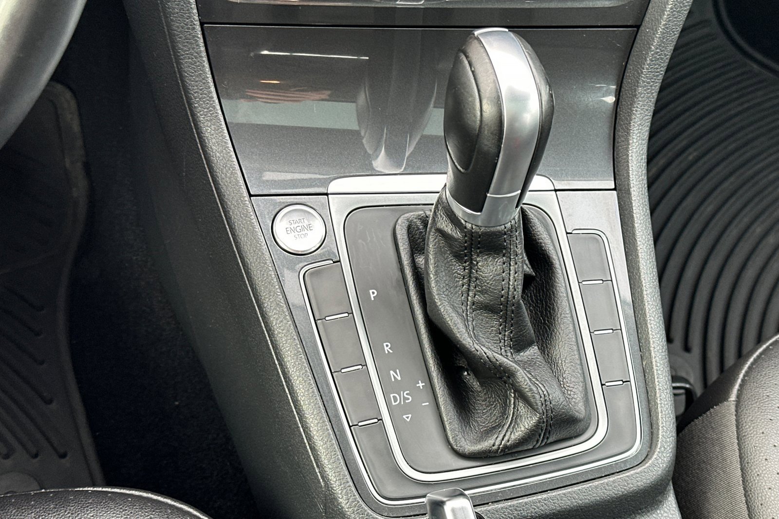 Used 2018 Volkswagen Golf SE image 22