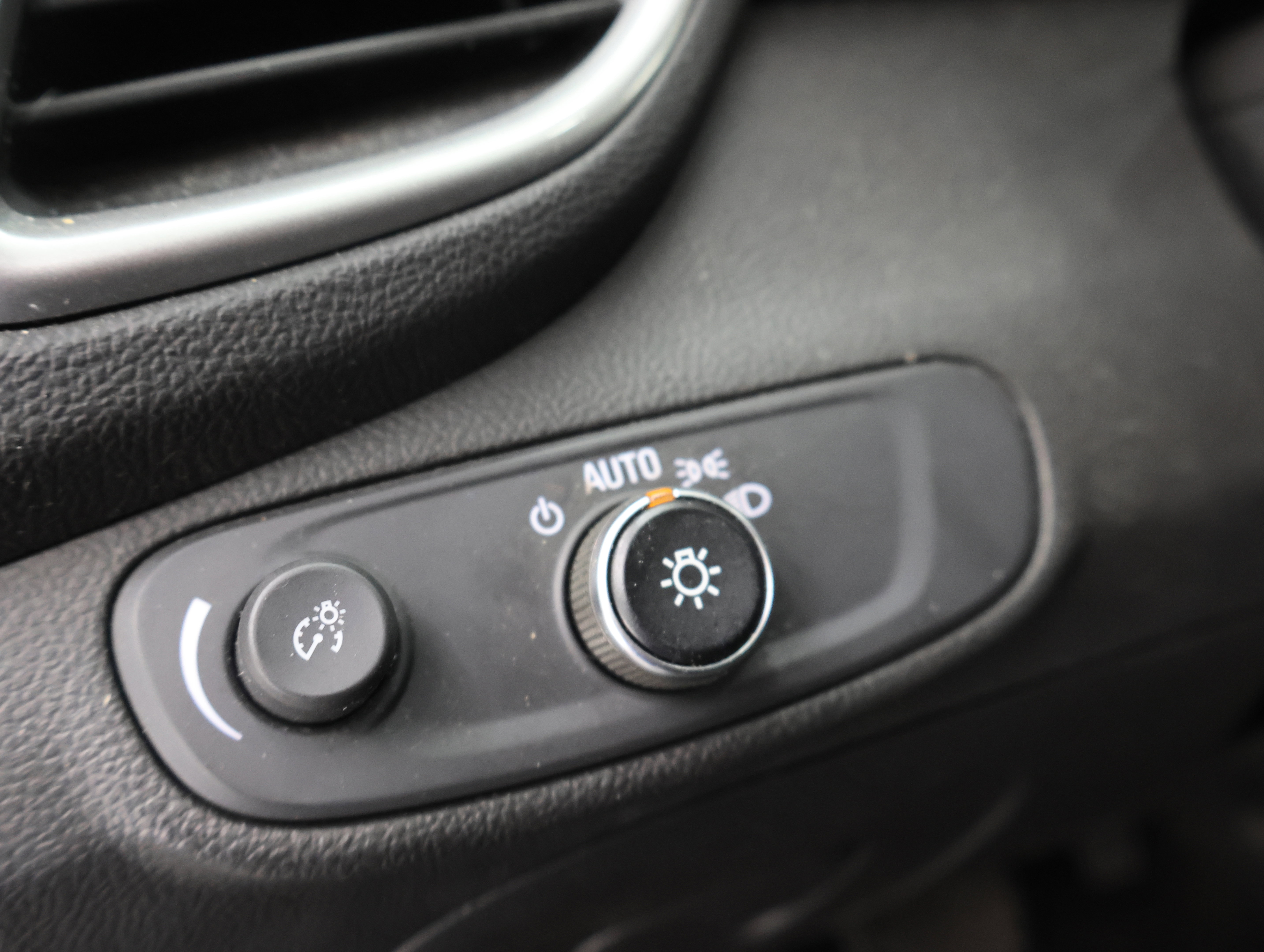 Used 2021 Chevrolet Trax LS w/ Tint and Cruise Package FWD image 37