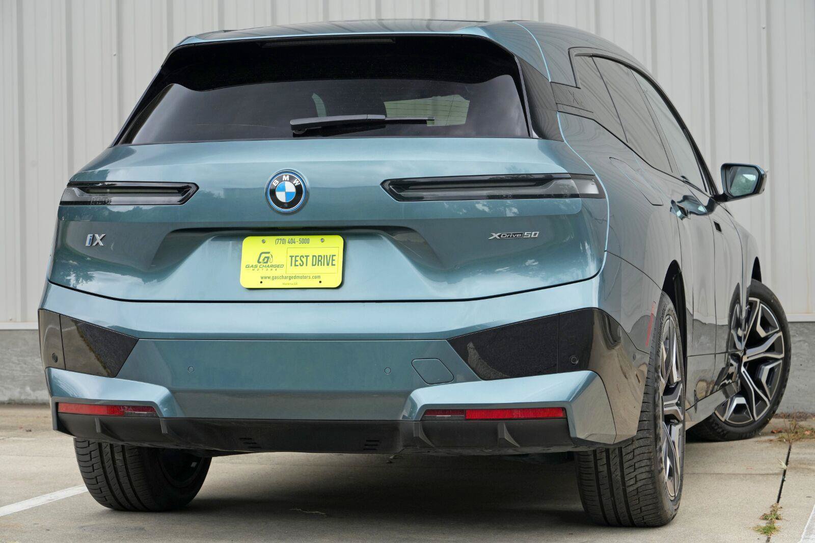 Used 2022 BMW iX xDrive50 w/ Sport Package AWD/4WD image 4