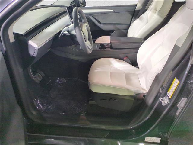Used 2024 Tesla Model Y 2WD image 17