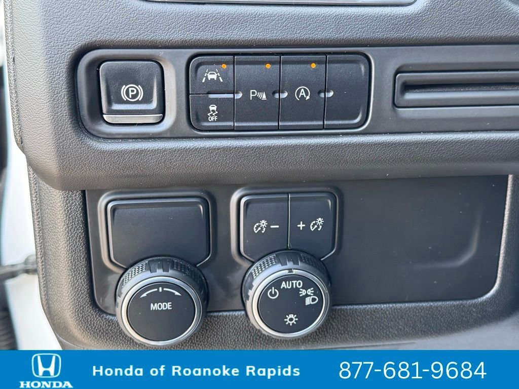 Used 2024 Chevrolet Suburban Premier image 19