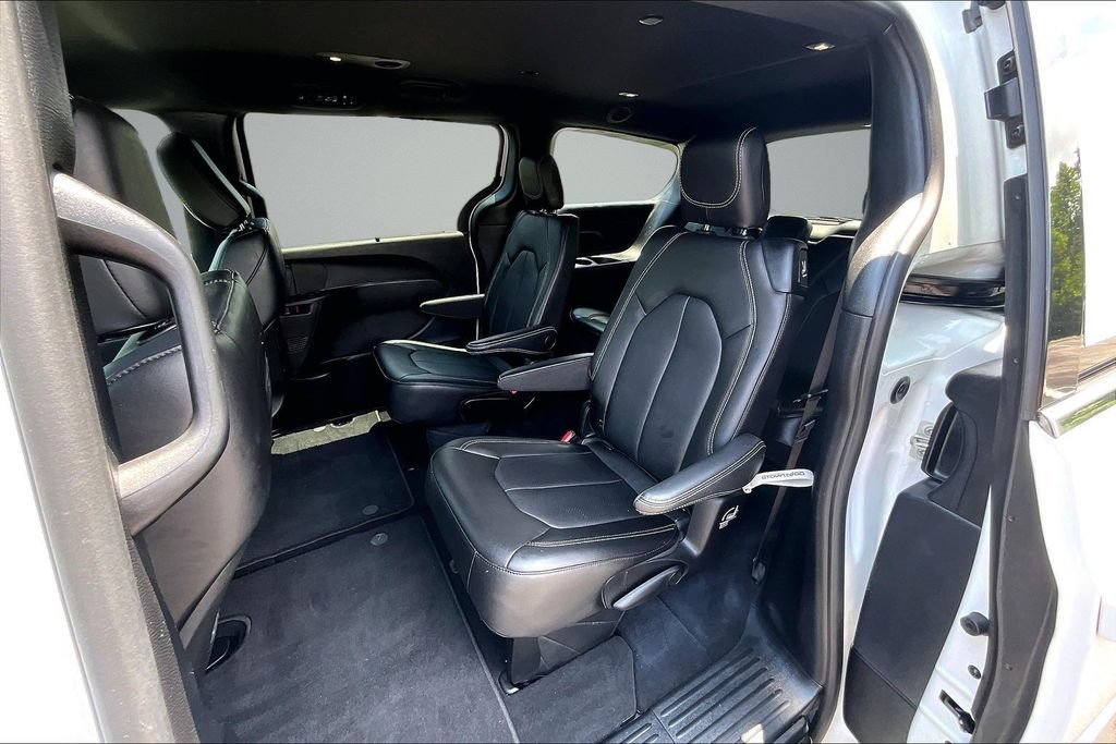 Used 2025 Chrysler Pacifica Select AWD/4WD image 22