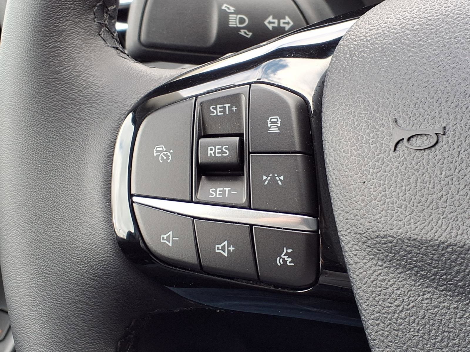 Used 2023 Ford Escape Platinum w/ Premium Technology Package AWD/4WD image 23
