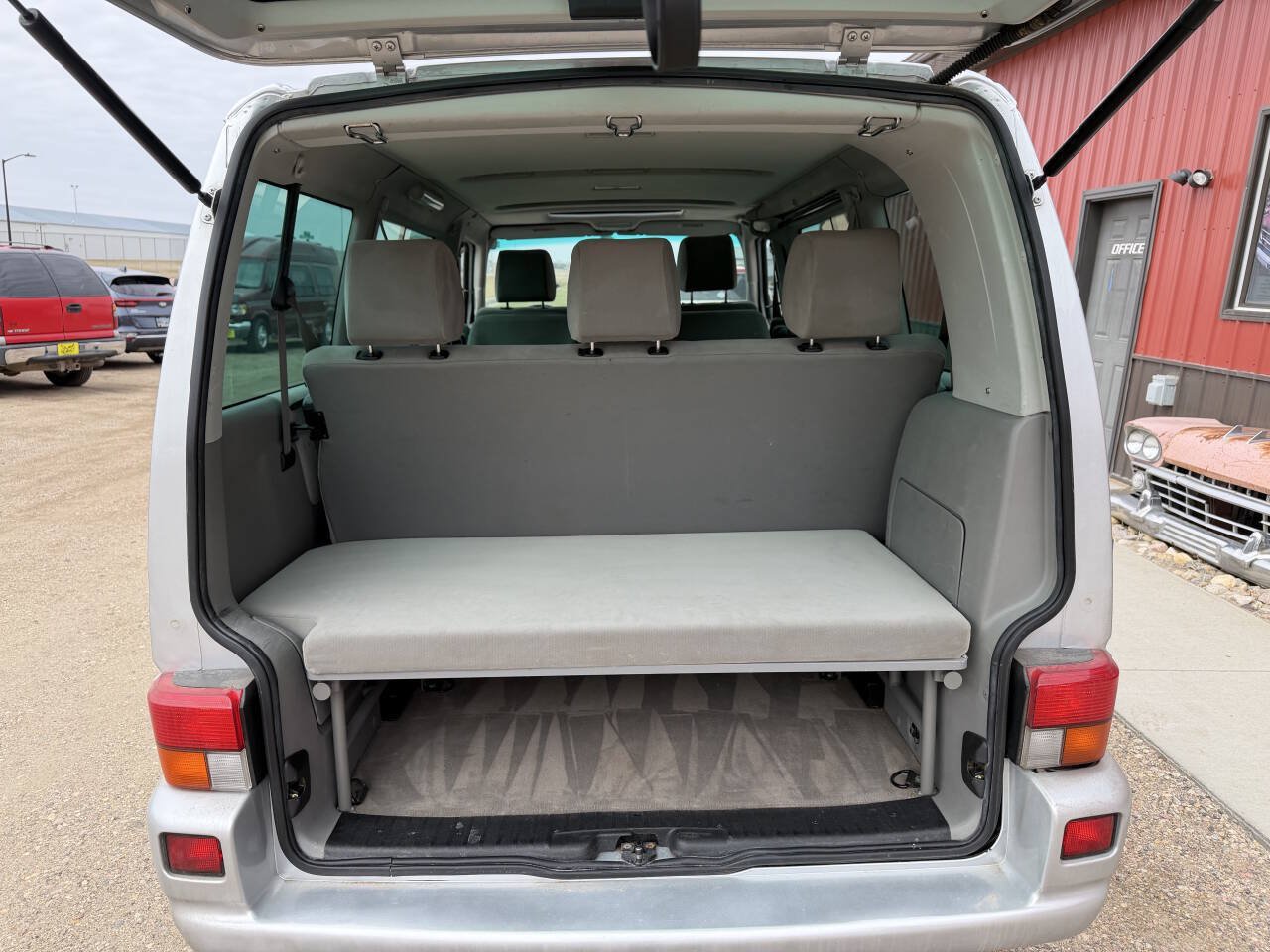 Used 2003 Volkswagen Eurovan MV FWD image 9