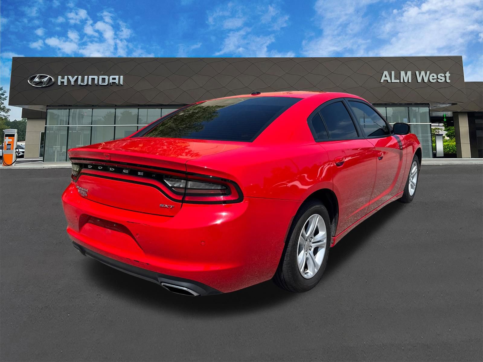 Used 2018 Dodge Charger SXT RWD image 5