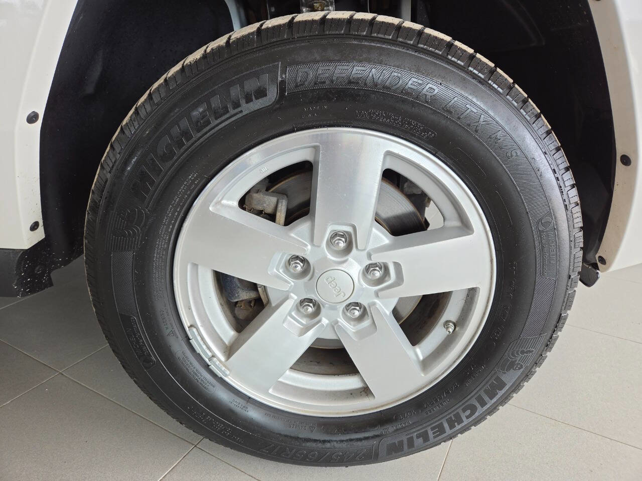 Used 2007 Jeep Commander Sport image 9