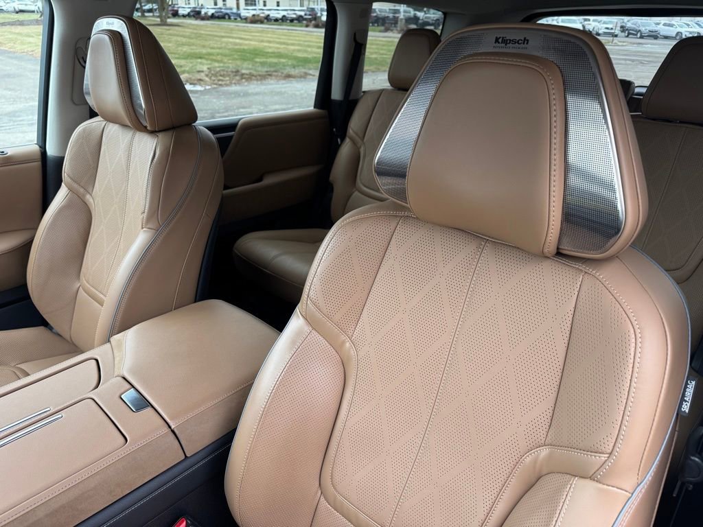 Used 2025 INFINITI QX80 Sensory image 16