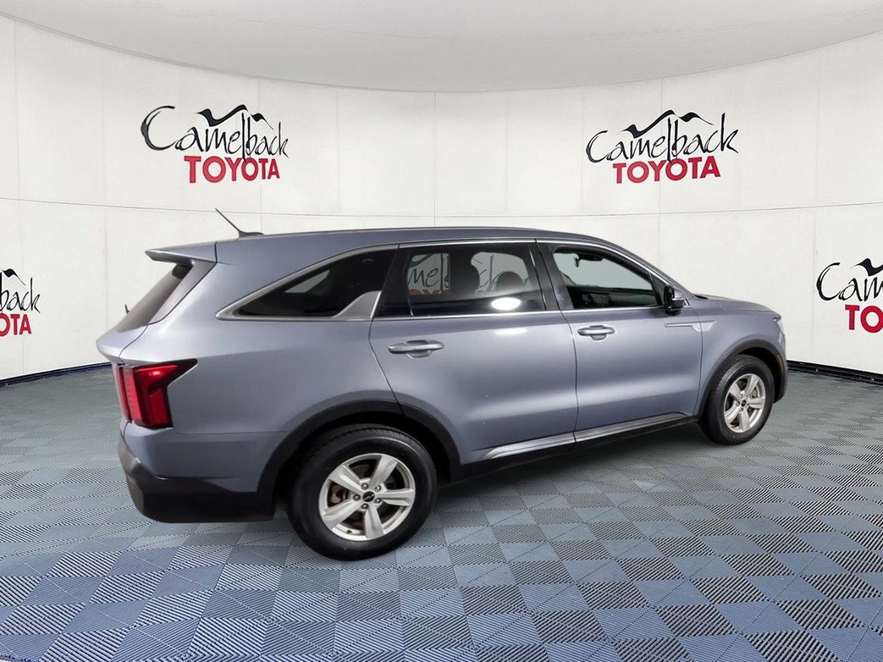 Used 2022 Kia Sorento LX FWD image 3