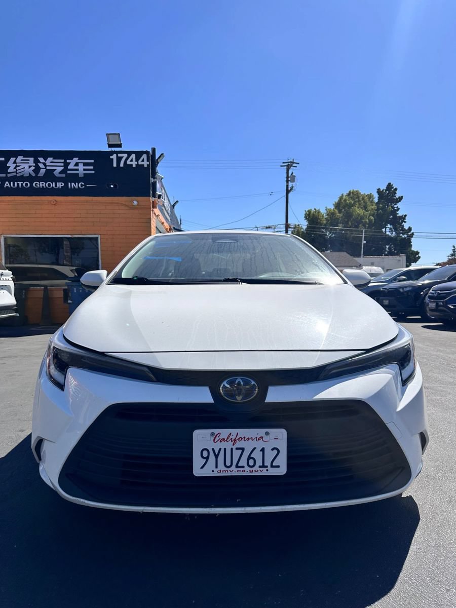 Used 2023 Toyota Corolla LE FWD image 2