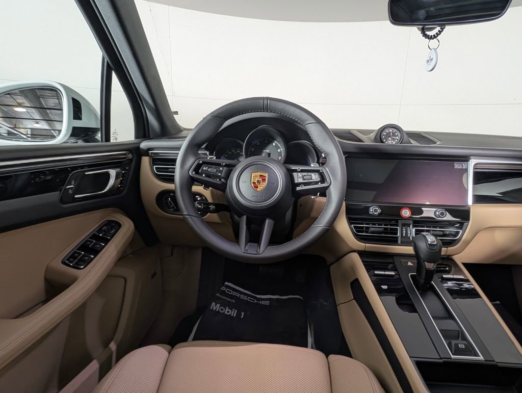 New 2026 Porsche Macan image 21
