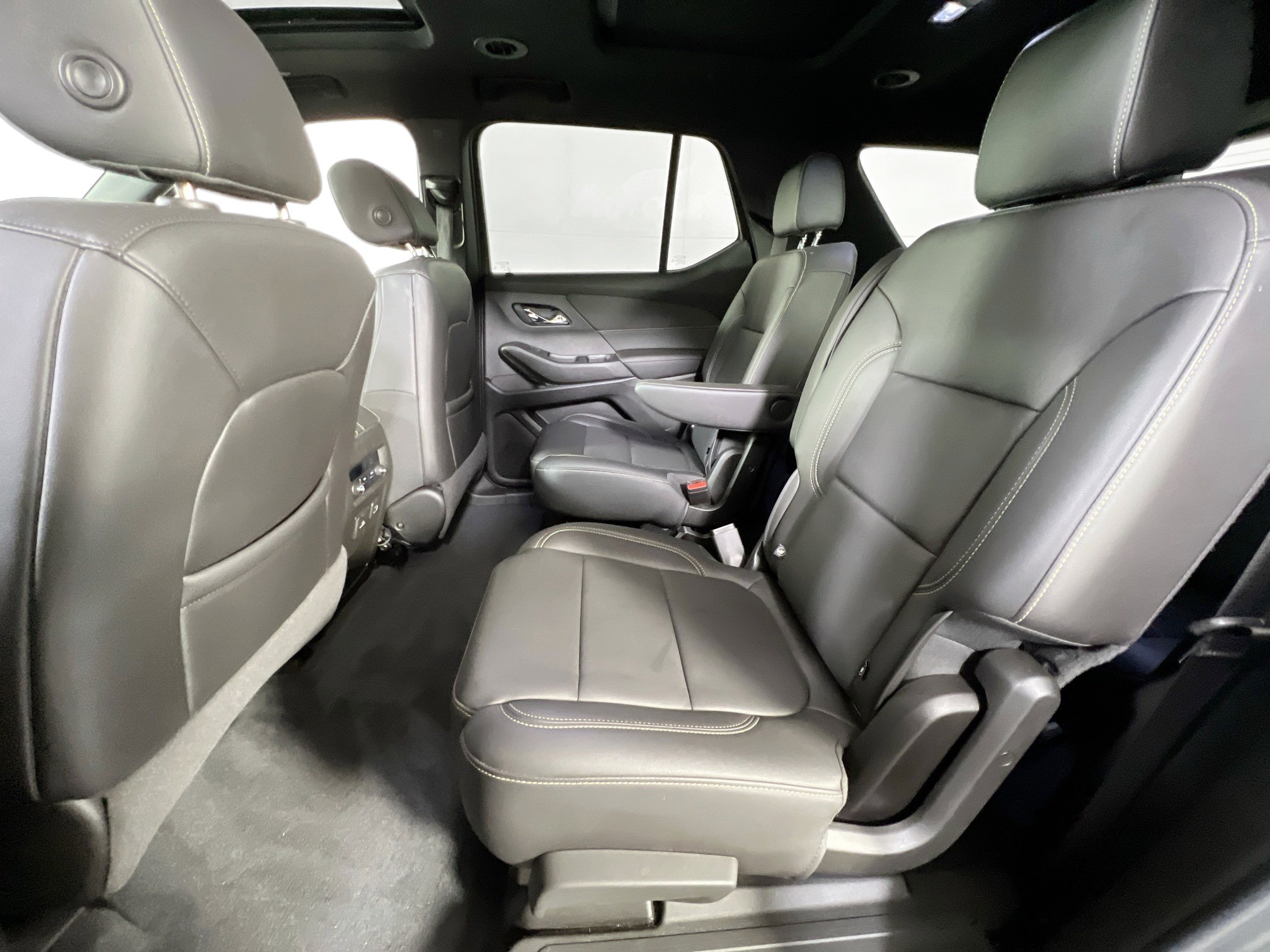 Used 2022 Chevrolet Traverse LT w/ LT Premium Package image 25