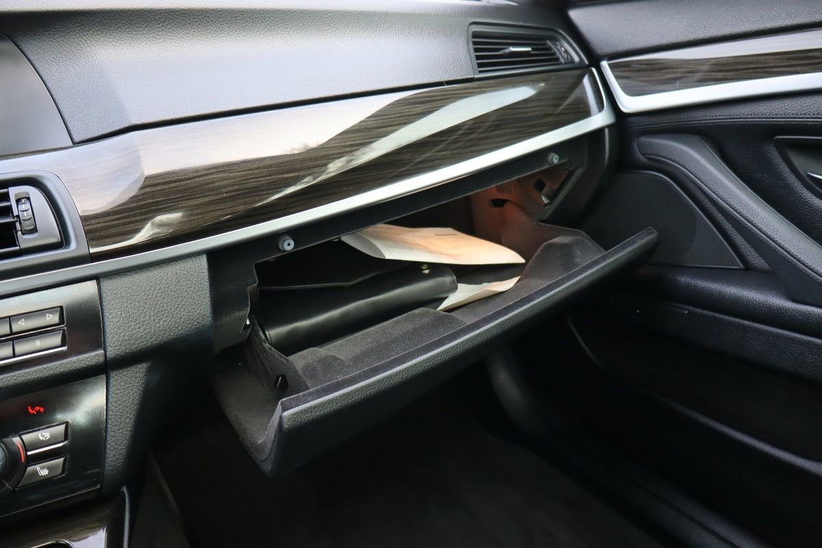 Used 2013 BMW 550i xDrive Sedan image 38