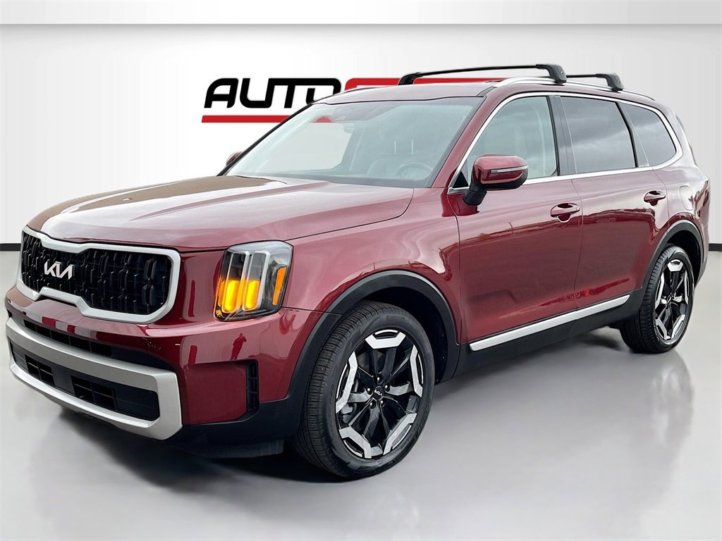 Used 2024 Kia Telluride EX w/ EX Captain's Chair Package image 3