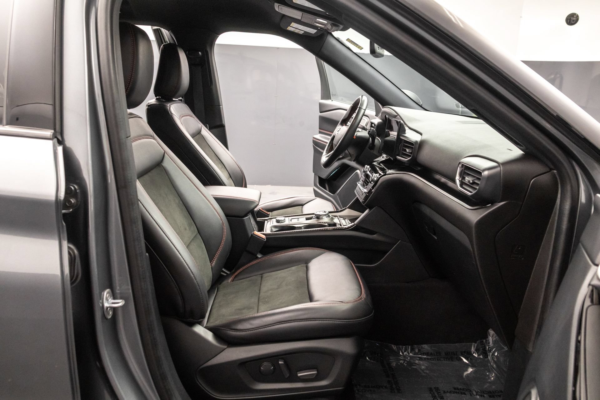 Used 2022 Ford Explorer ST-Line AWD/4WD image 39