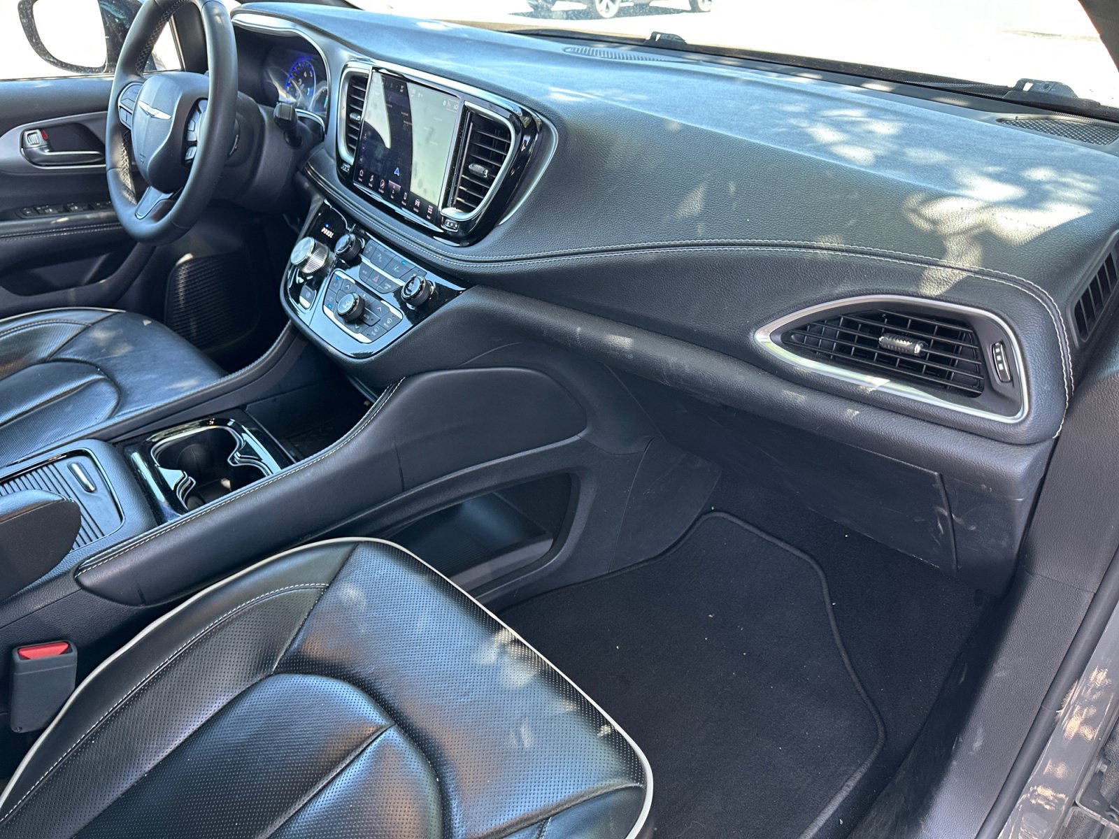 Used 2025 Chrysler Pacifica Limited FWD image 29