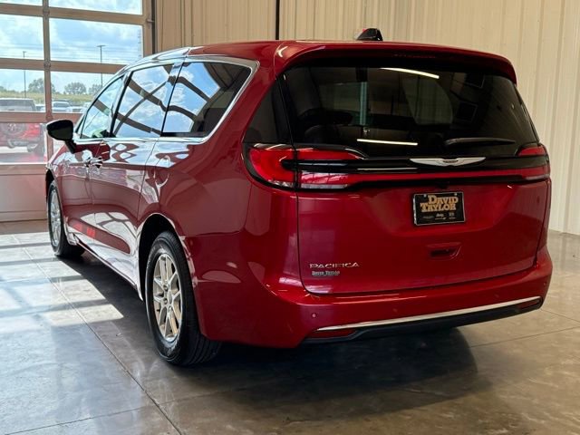 New 2026 Chrysler Pacifica Select image 2